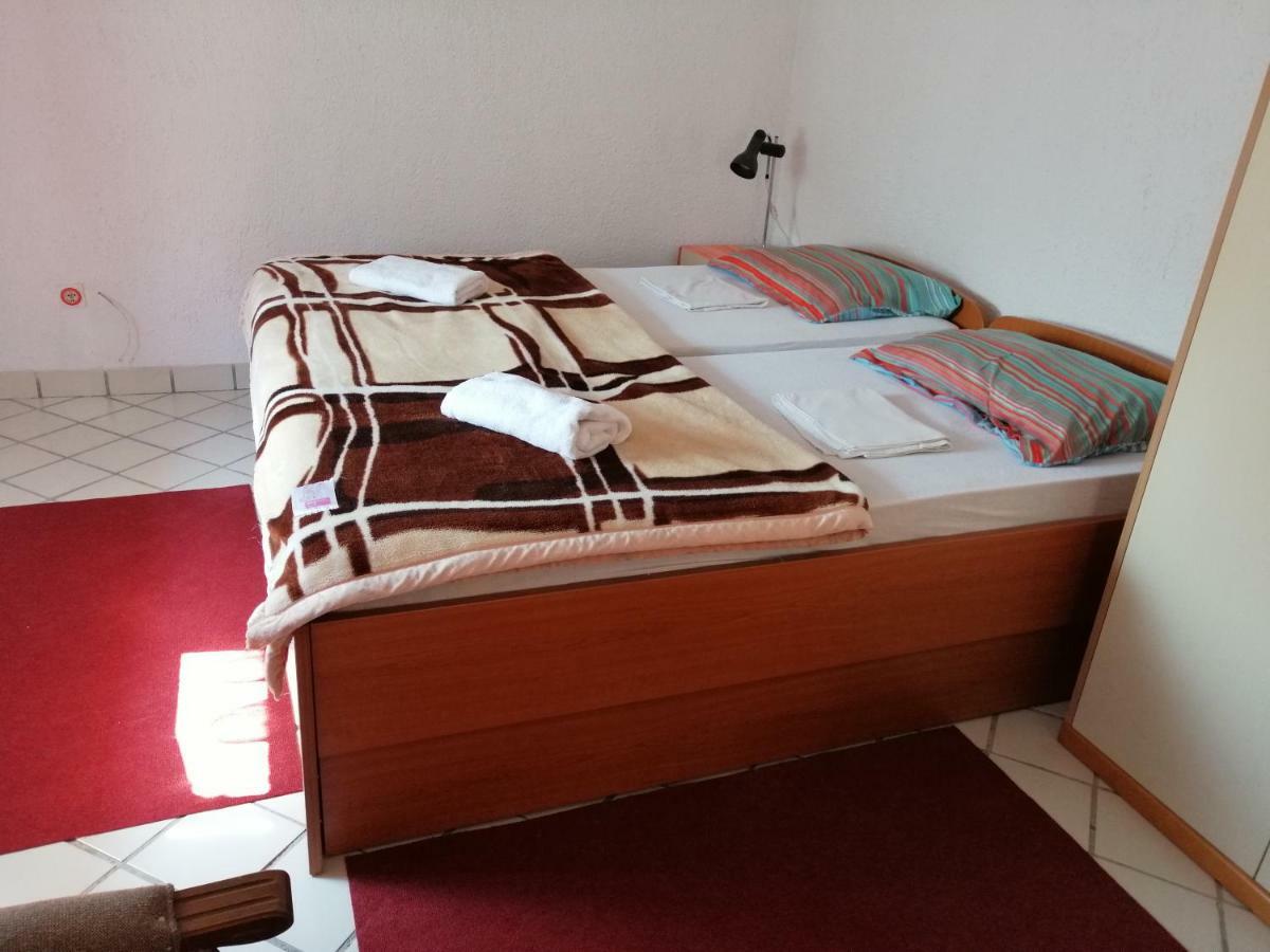Apartment Bozic Врбовско Екстер'єр фото